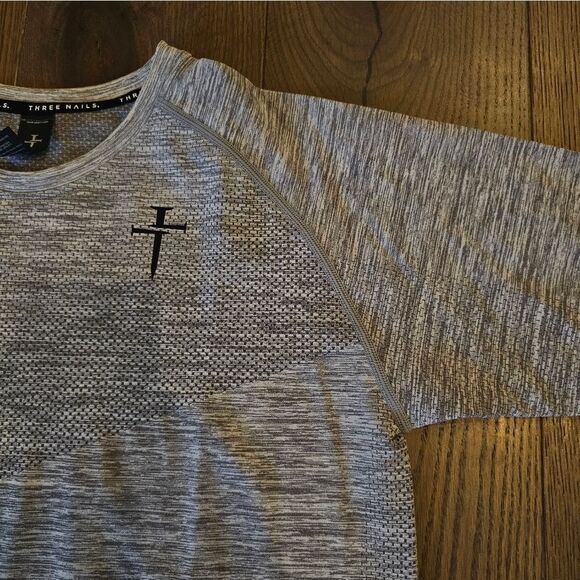 Three Nails Seamless Mens Tee Size M - Picture 2 of 5